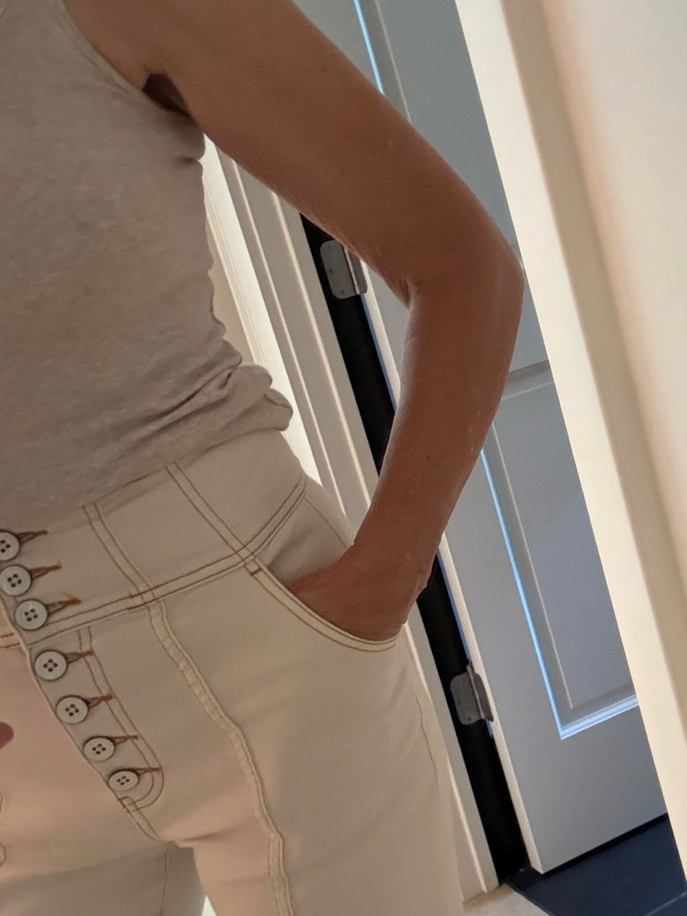 🔥HP🔥Ulla Johnson Ellis Pants, High -Rise, Button-Front Crop Jeans in Cream, Sz 4 - Picture 3 of 7